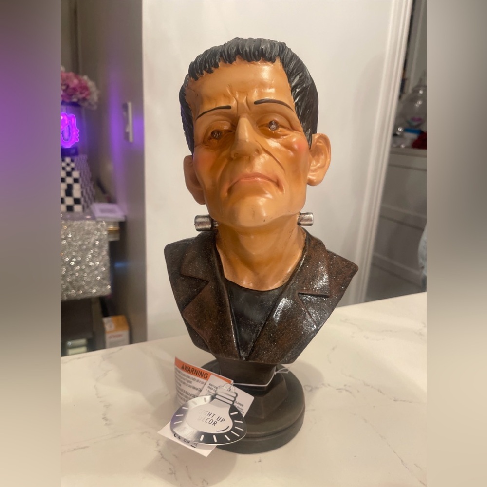 Frankenstein’s Monster Light Up Statue Bust/ Figurine Halloween Decor